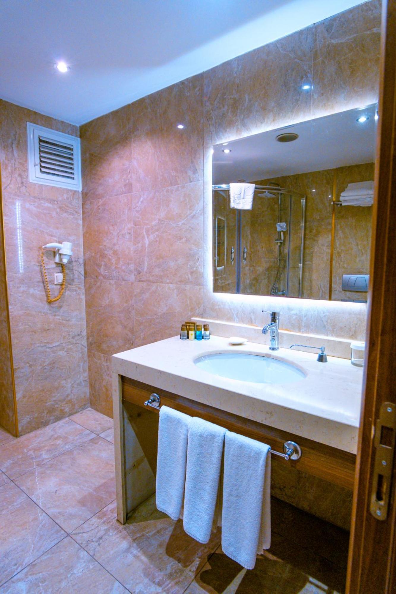 Royal Hotel Inegol Extérieur photo